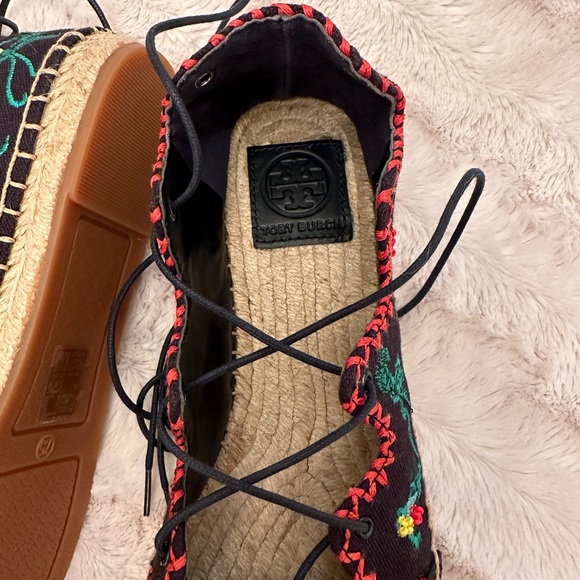 New  Tory Burch Sonoma Gillie Embroidered Espadrille Shoes size 7 1/2 - Picture 4 of 5
